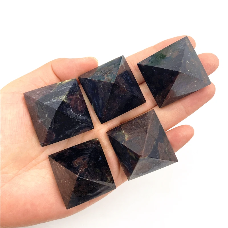 

Красивый натуральный кристалл, 1 шт., пирамида из граната, кварцевый лечебный камень, чакра рейки, кристалл, энергия, натуральные кварцевые к...