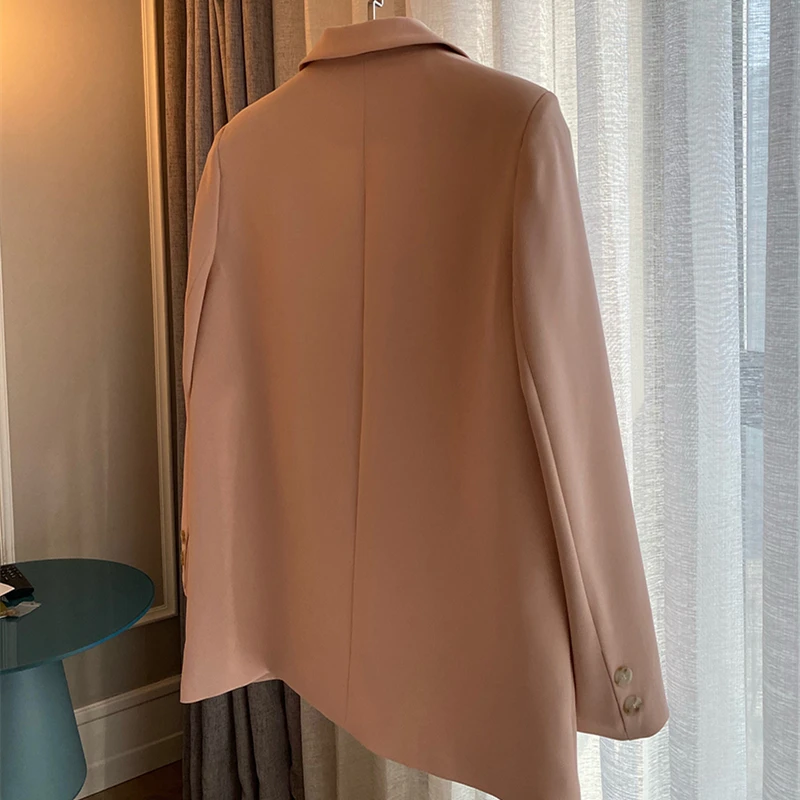 Женский двубортный пиджак с карманами розовый длинным рукавом верхняя одежда