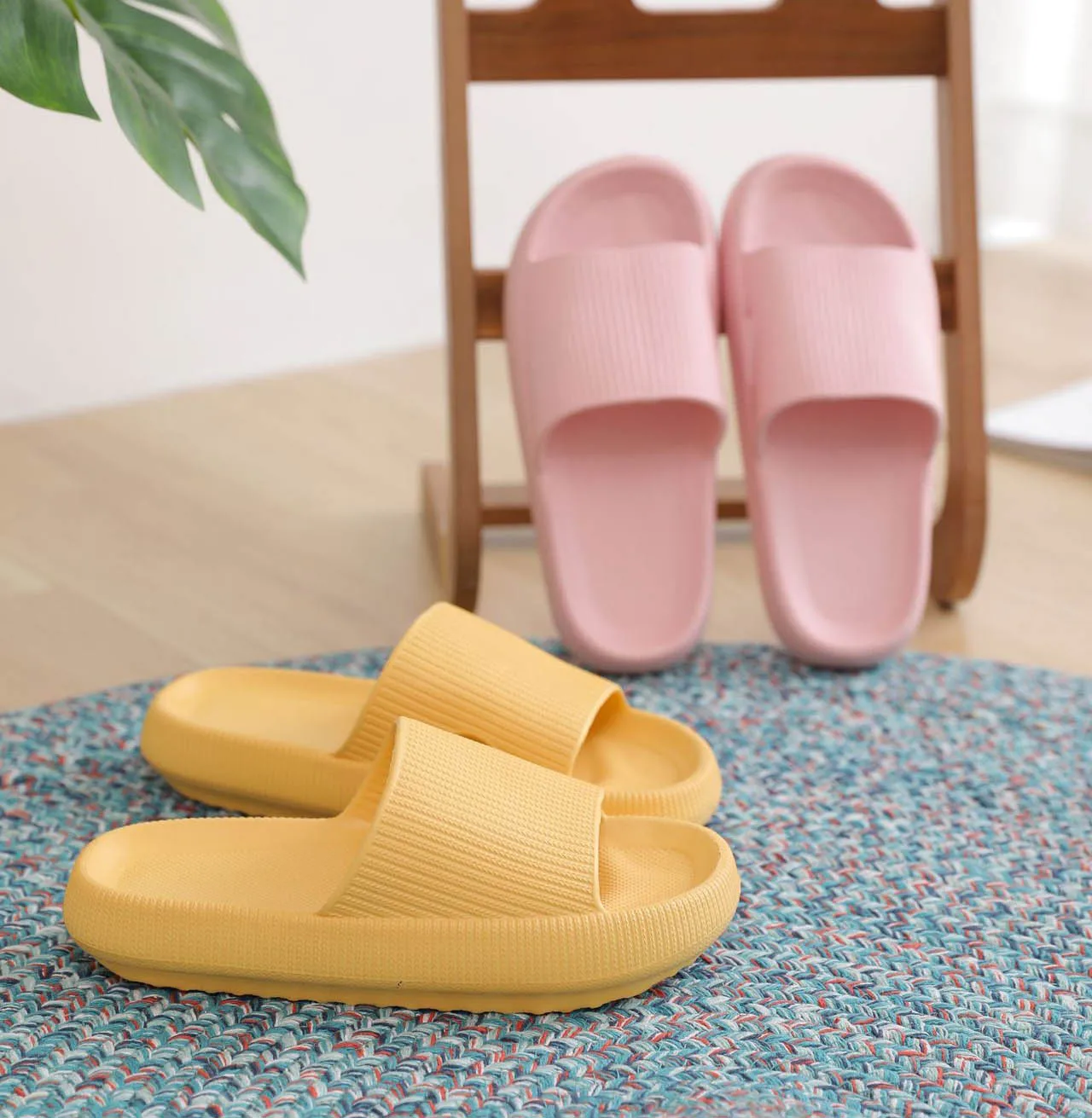 

Indoor comfortable Flat EVA Thick sole Slides Women's sandals soft slippers Men women Non-slip bathroom home shoes