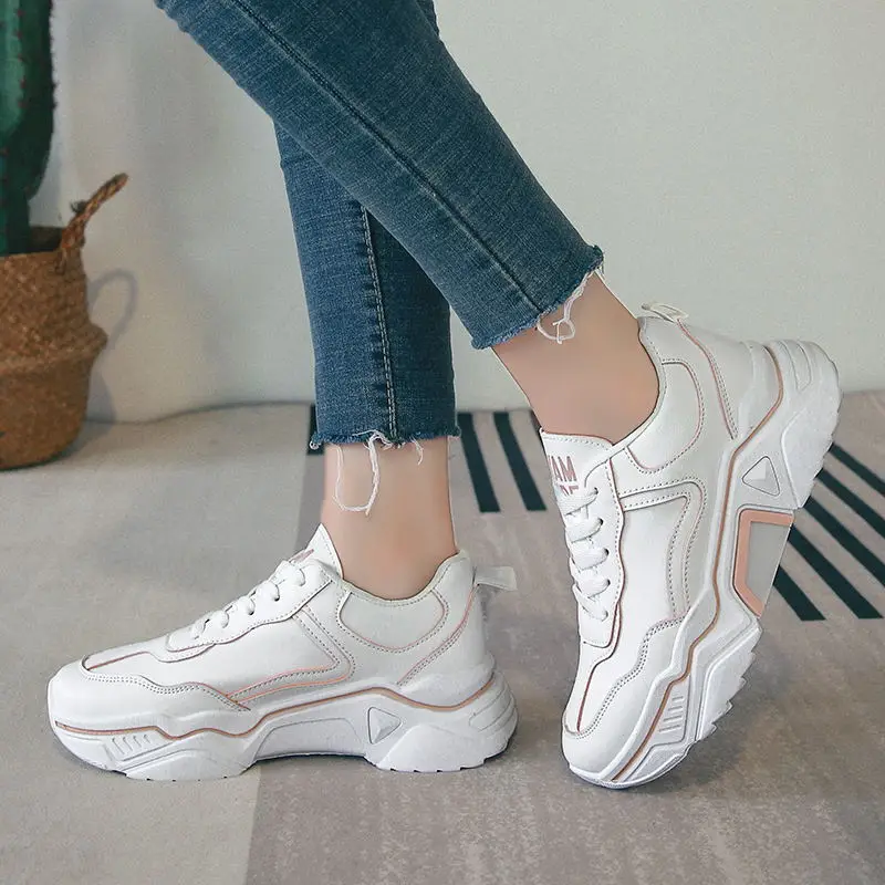 Женская обувь на не сужающемся книзу массивном кроссовки 2020 под платье весну и