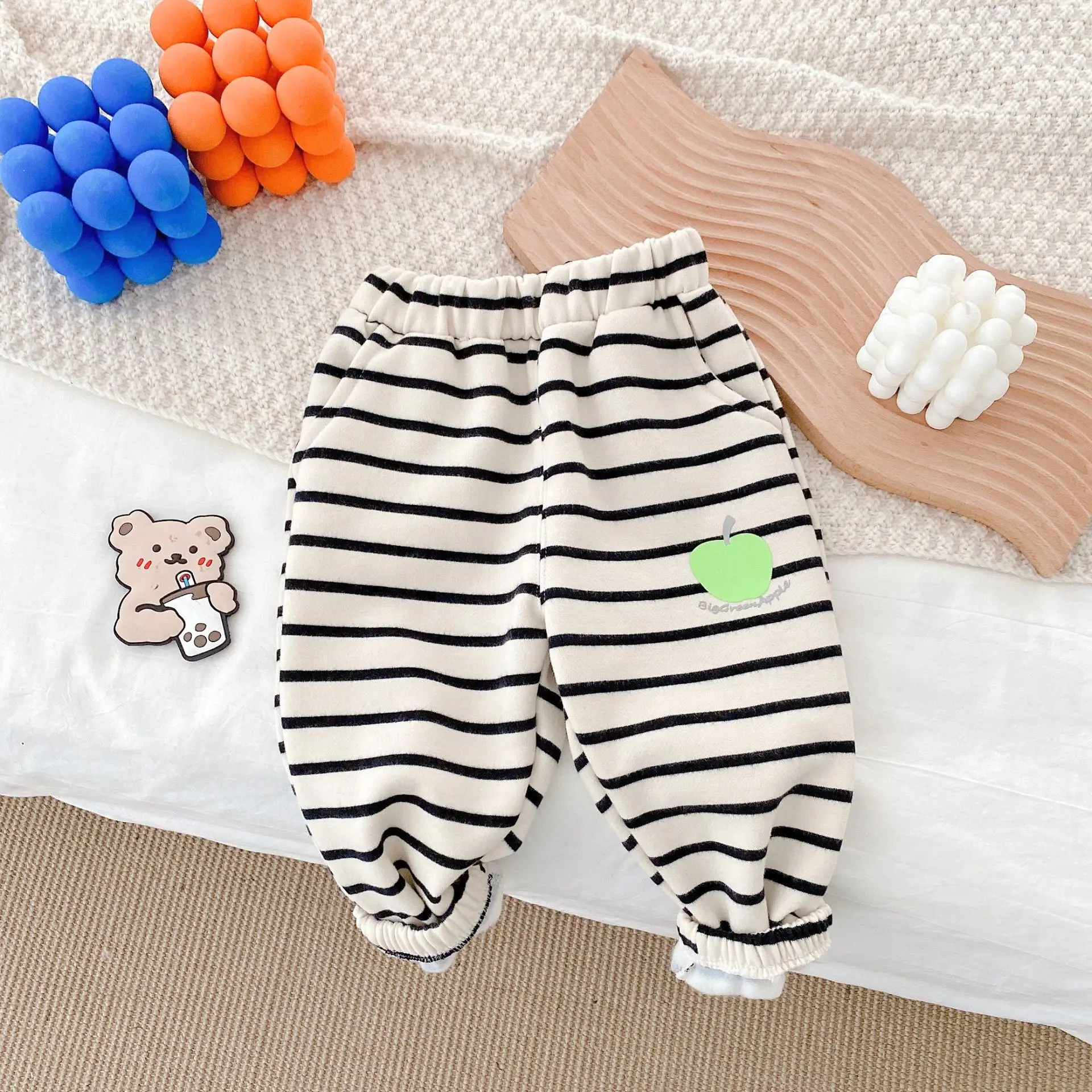 

WLG Boy Girl Winter Clothes Kids Velvet Thick Striped Apple Pattern Pants Baby Warm Casual Trousers for 1-6 Years
