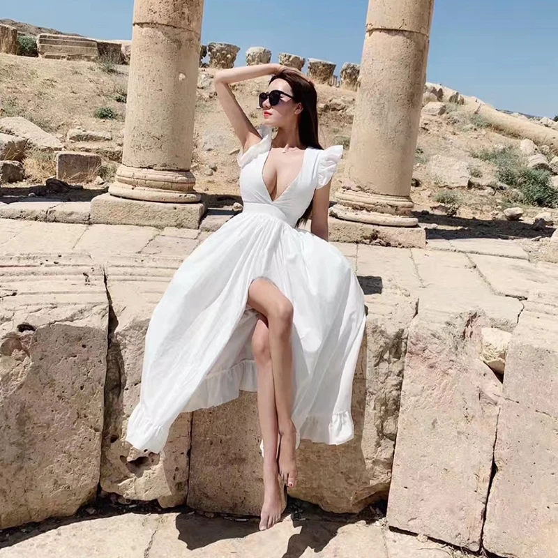 Женское длинное платье футляр с глубоким V образным вырезом и открытой