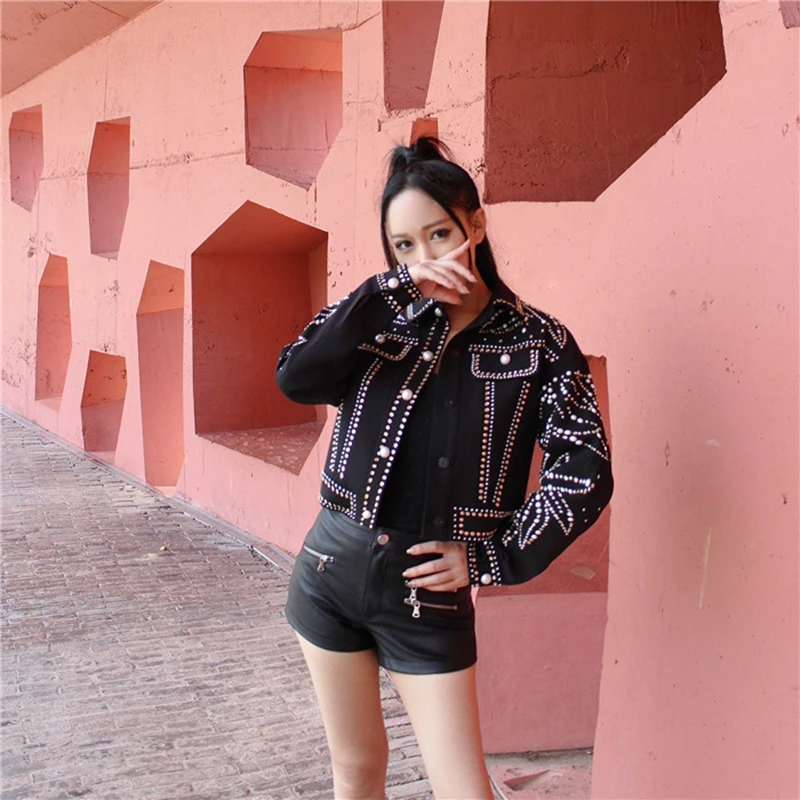 Женская короткая осенняя куртка с воротником-стойкой двубортная винтажная в