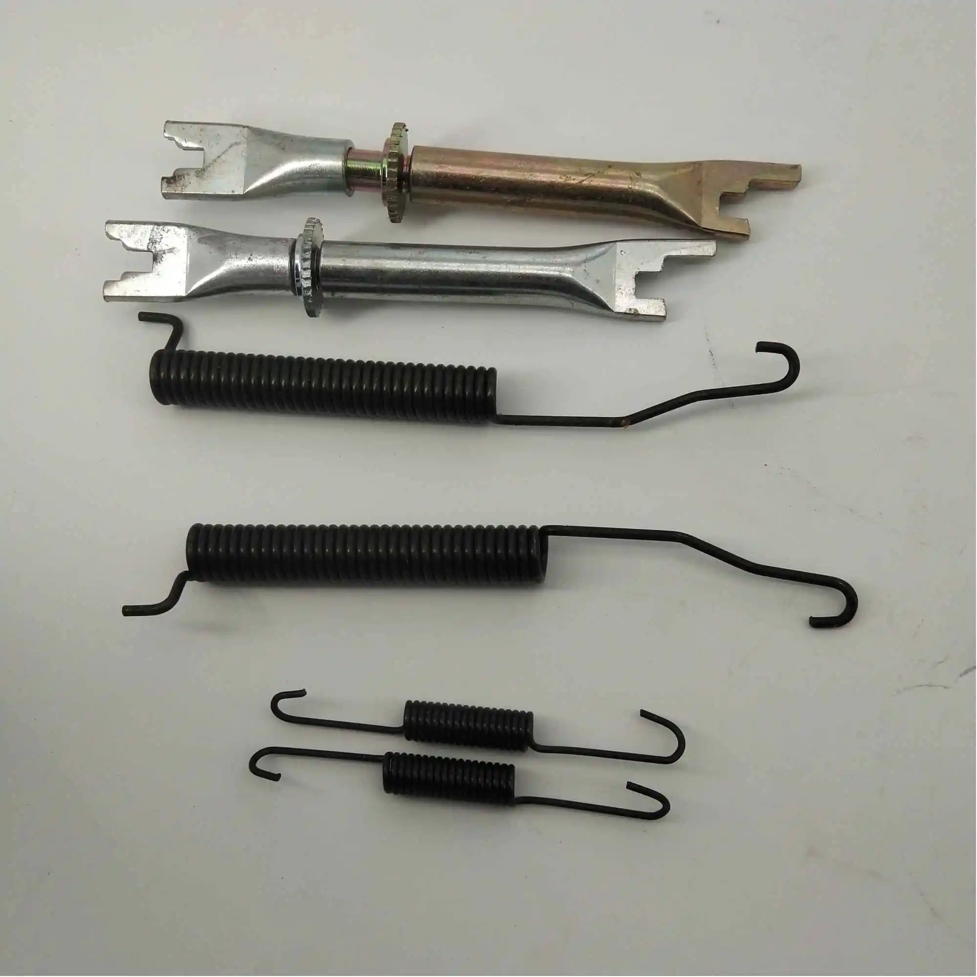 UH71-26-630 R UH71-26-640 L 44201-EB360 44200-EB70A Набор для ремонта тормозов FORD RANGER Для MAZDA BT-50 |