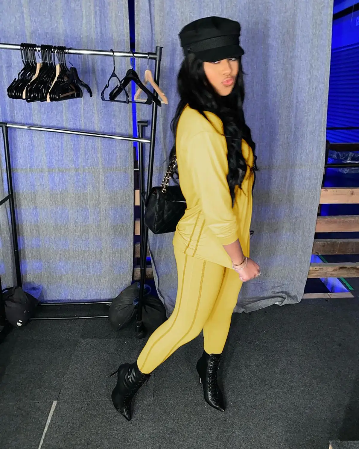 

Y8033 Ladies Two-Piece Leisure Solid Color Striped Long-Sleeved Trousers Simple Wind Suit Fashion Outdoor Jogging Suit Women