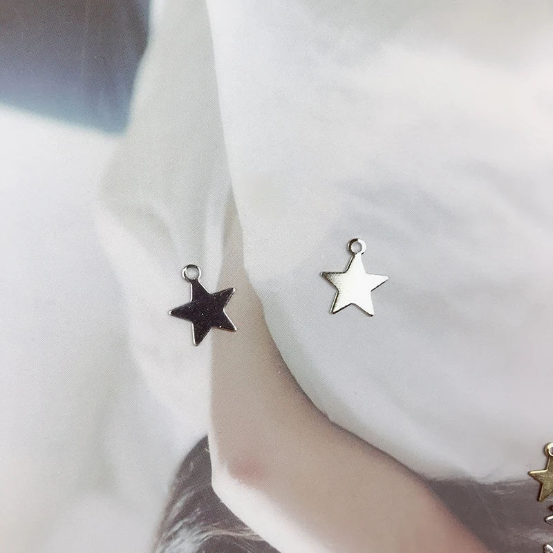 

Подвеска в форме маленькой звезды, позолоченная, 18 карат, 50 шт./кор.