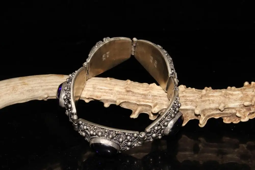 

Exquisite antique white copper inlaid with Zircon Bracelet