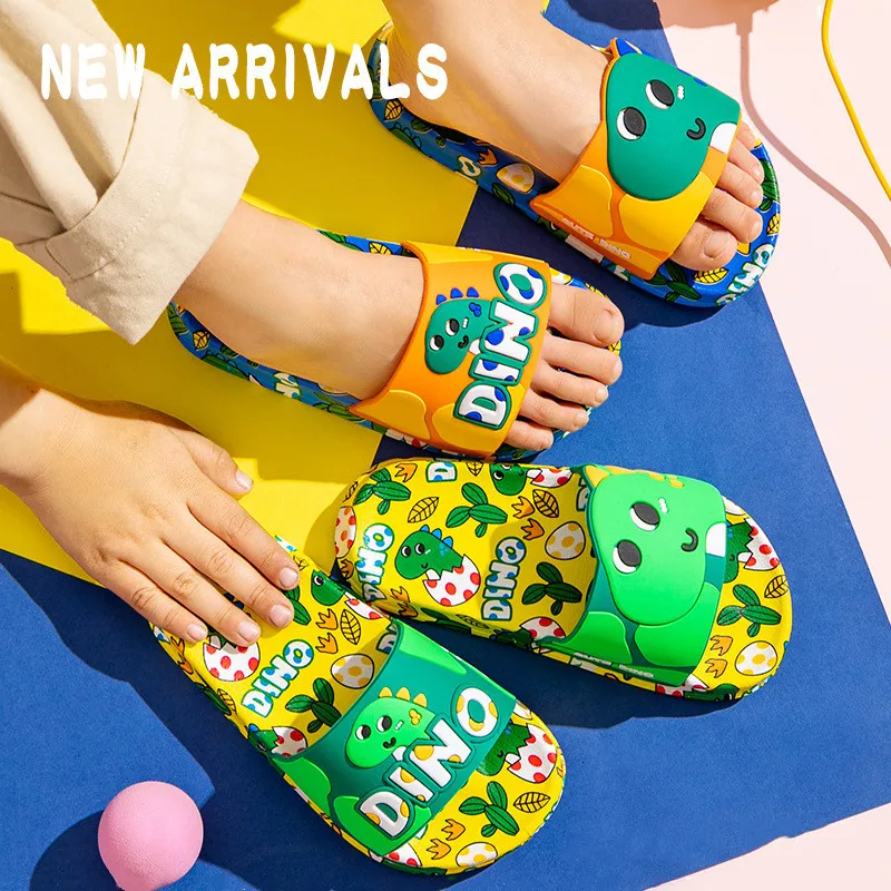 

Шлепанцы для мальчиков и девочек, из мягкого ПВХ, с принтом цветных динозавров, Нескользящие, летняя домашняя обувь