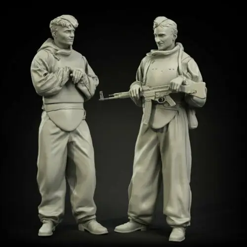 

Новый несобранный набор 1/35 старых советских инженеров включает 2 фигурки из смолы