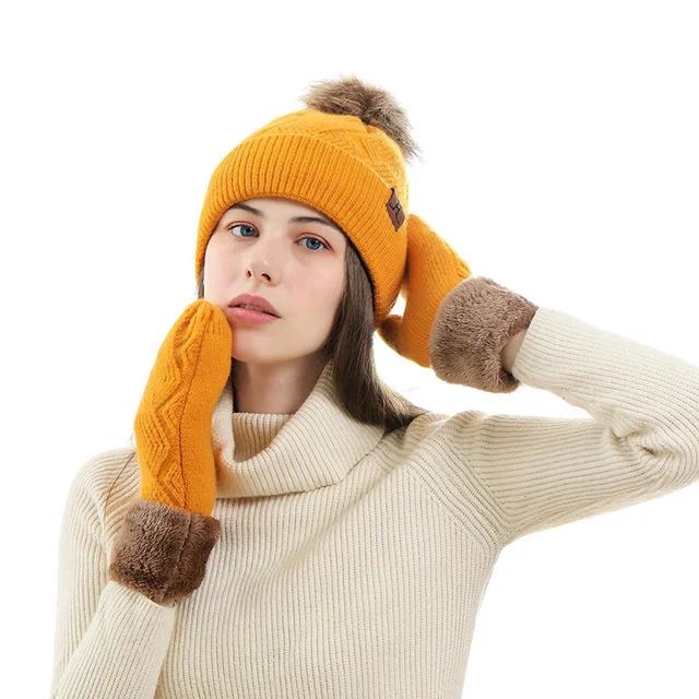 

Winter thickening and fleece hat and gloves set