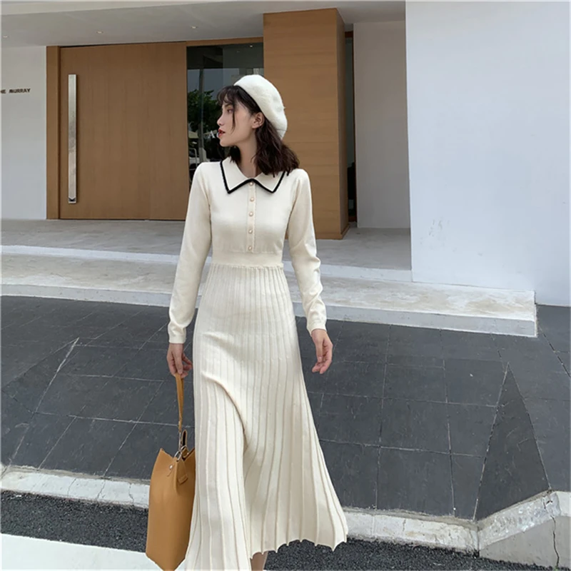 Женское трикотажное длинное платье с высокой талией черно белое длинным рукавом