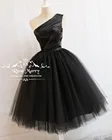 Сексуальные черные короткие дешевые платья 1950s для выпускного вечера, 2020 А-силуэта, юбка из тюля на одно плечо до колена, простые платья