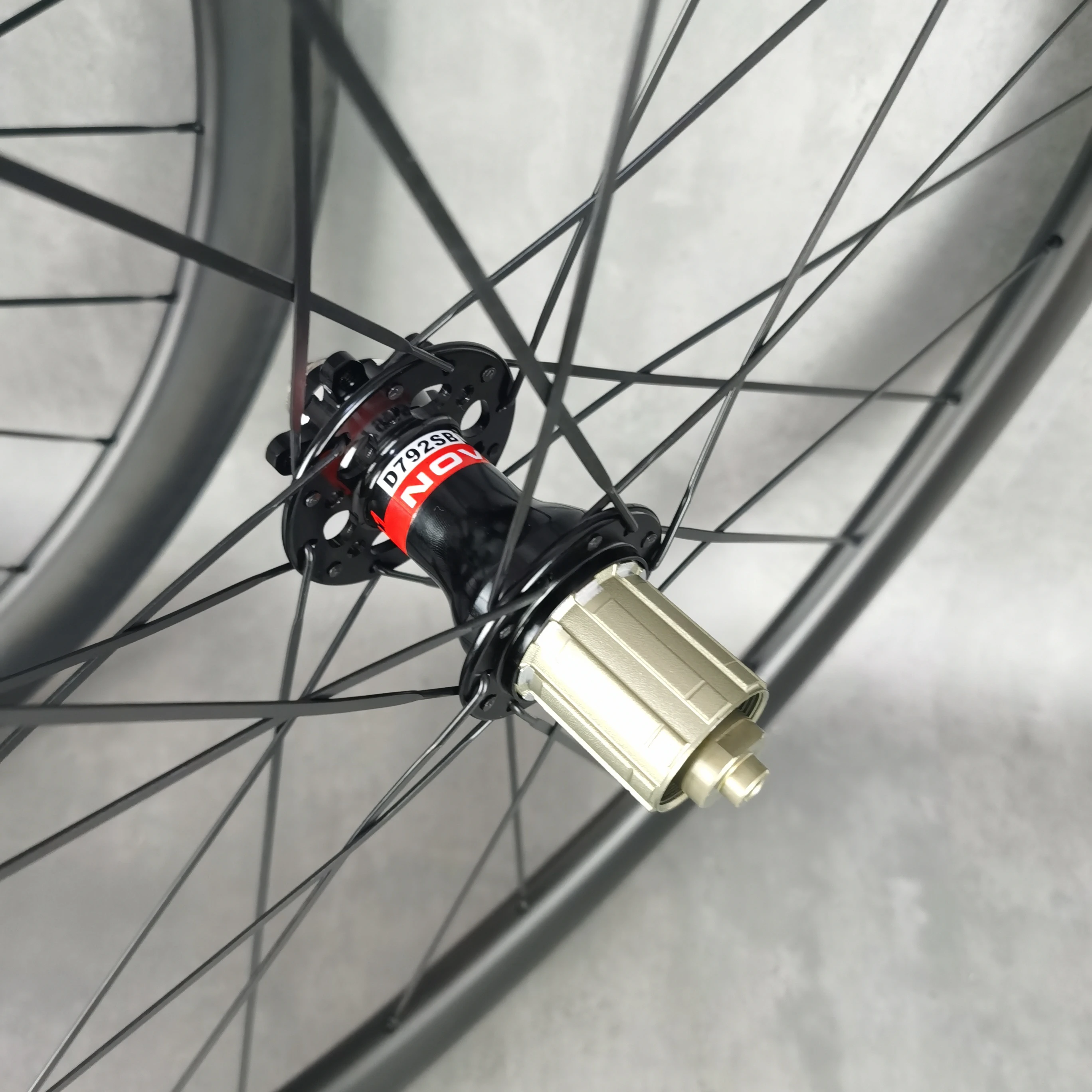 700C 50 мм Глубина дорожные дисковый тормоз карбоновые колеса с фокусным