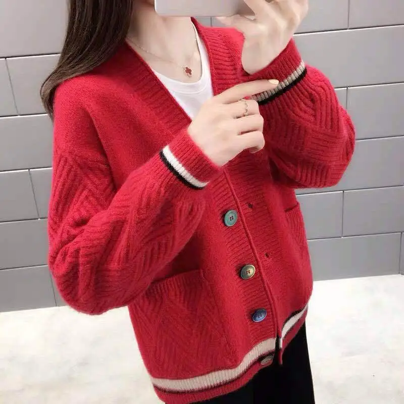 Женский вязаный кардиган с V-образным вырезом большими карманами и цветными