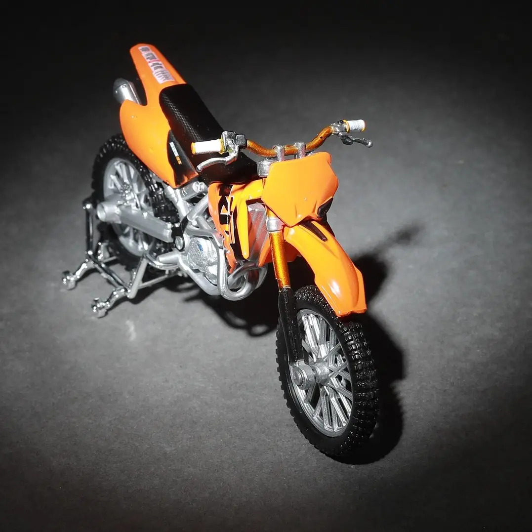 Мотоциклетная модель Maisto 1:18 KTM 525 SX Motogp сувенирная игрушка коллекционная
