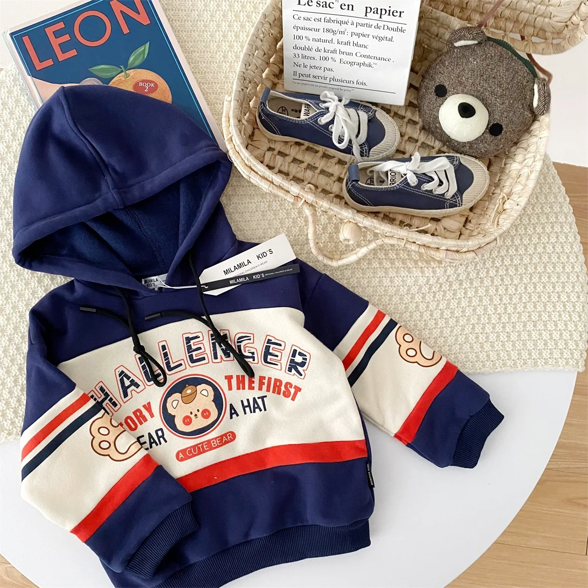 

Autumn and Winter New Boys' and Girls' Blue Color Matching Bear Hoodie