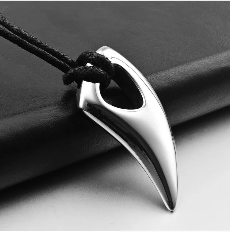 

Men's black ox horn pendant national style titanium steel wolf tooth pendant smooth simple necklace jewelry