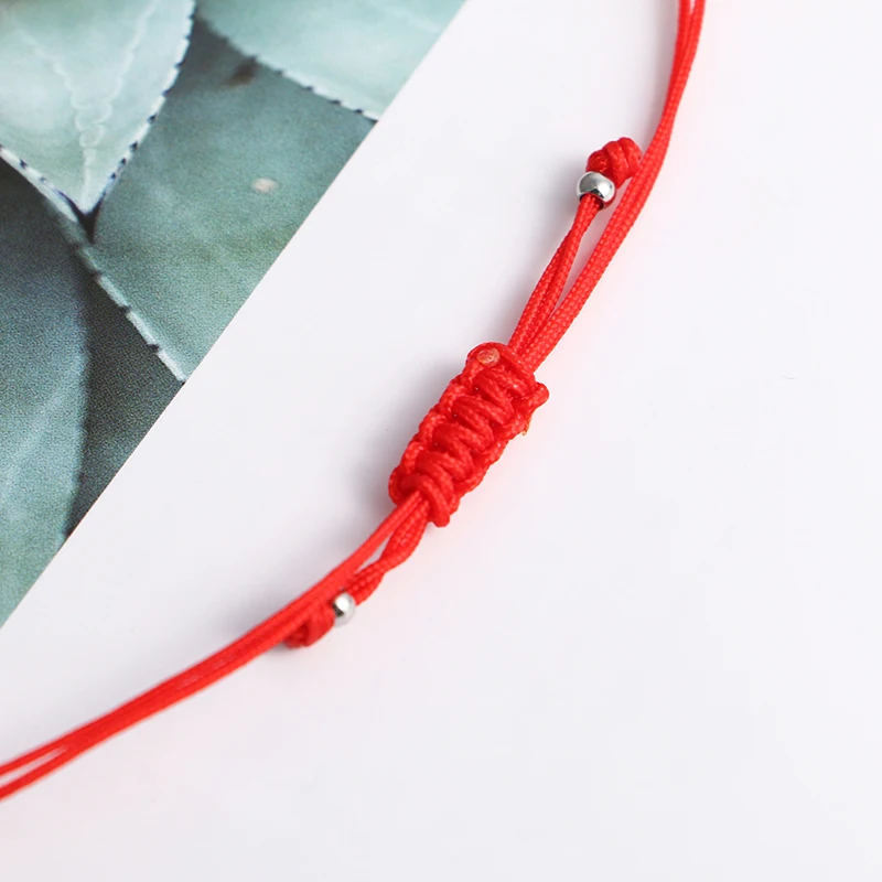 Браслет ручной работы из разноцветной веревки с котом на удачу регулируемый