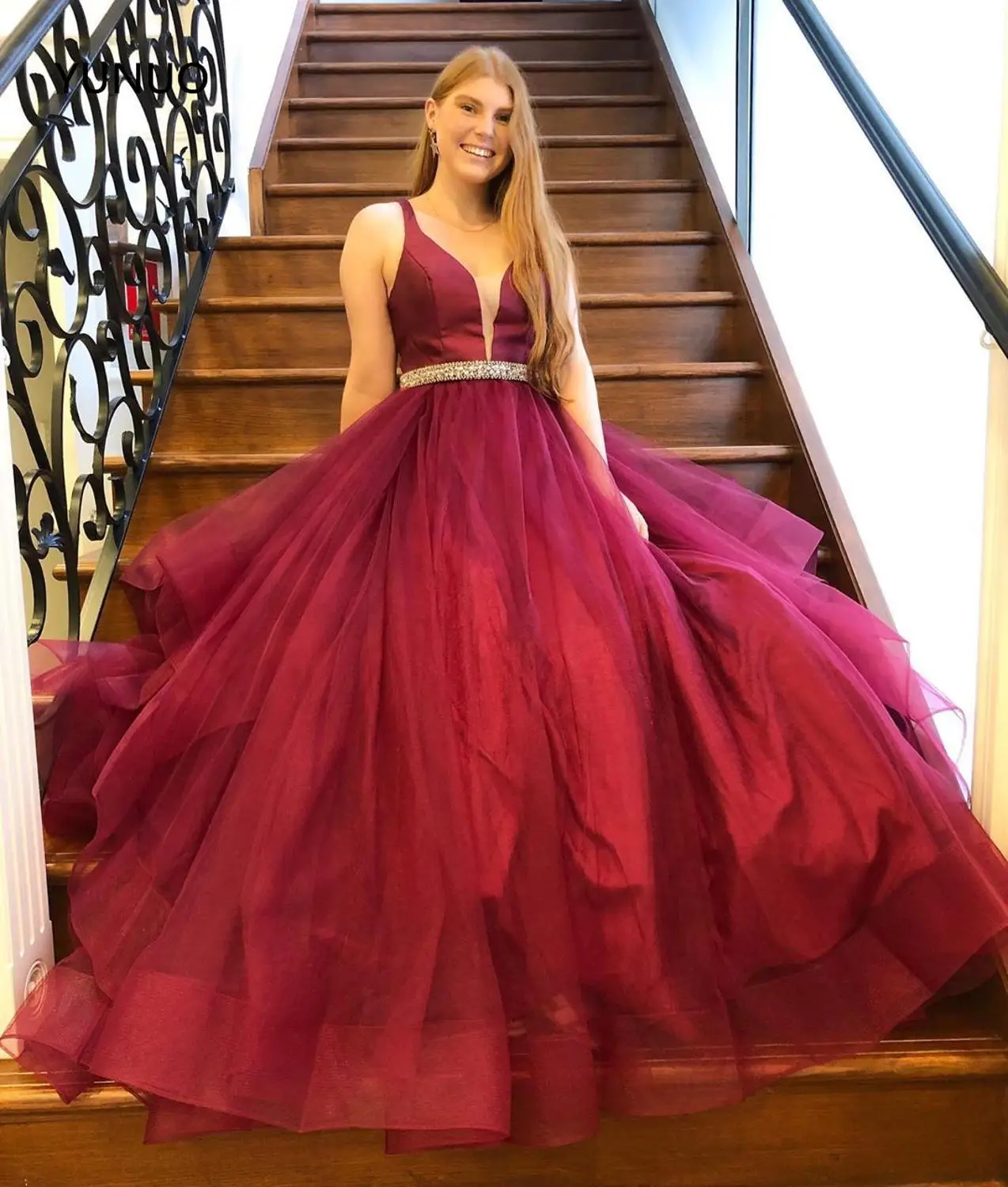 YUNUO Бордовое платье для выпускного вечера Тюлевое бальное с глубоким вырезом