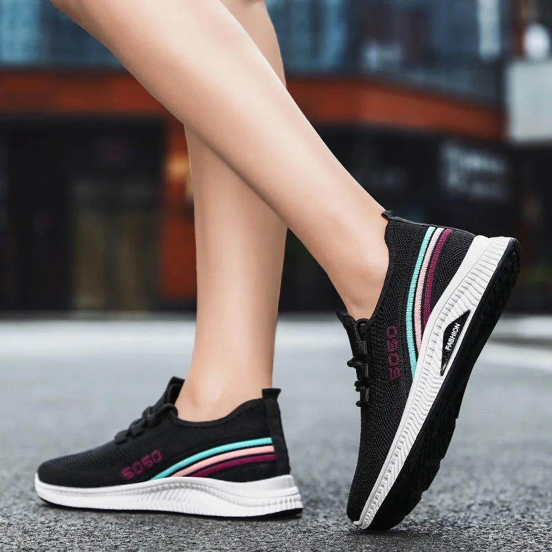 

Women's Shoes Are Fashionable And Fashionable, With New Fly Weave Surface And Sole For Leisure And Outdoor Use