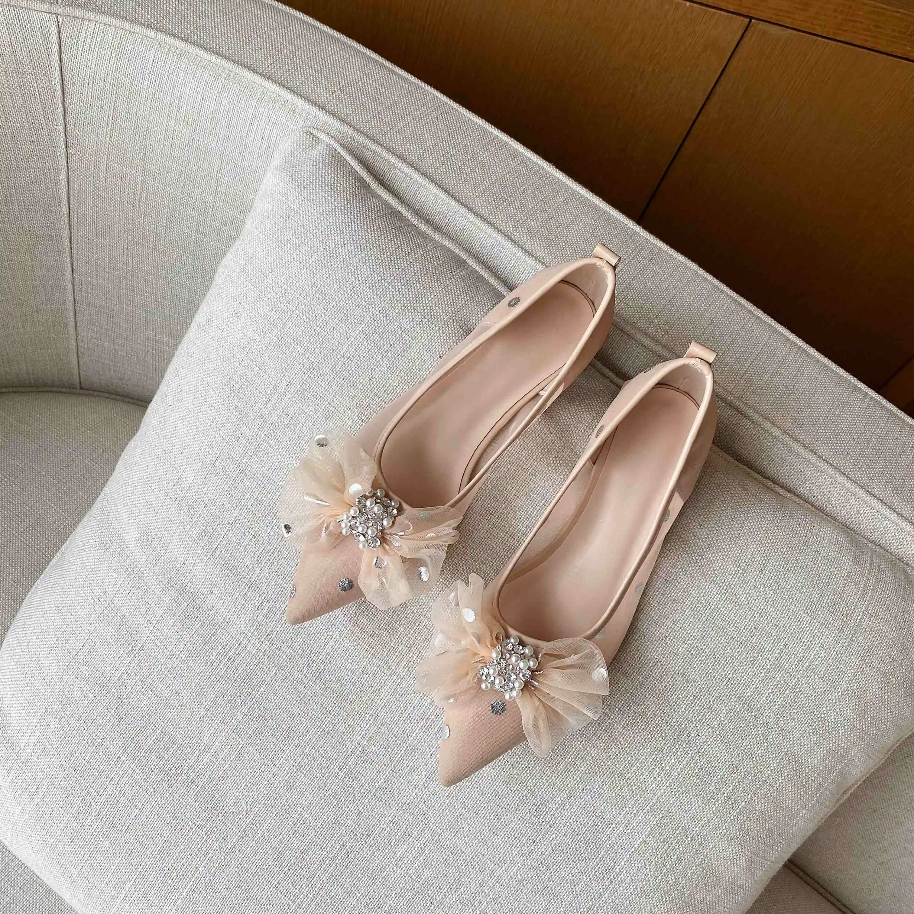 

Lenkisen gladiator butterfly-knot sweet fairy pearl dance party pointed toe low square heels beauty lady dating women pumps L60