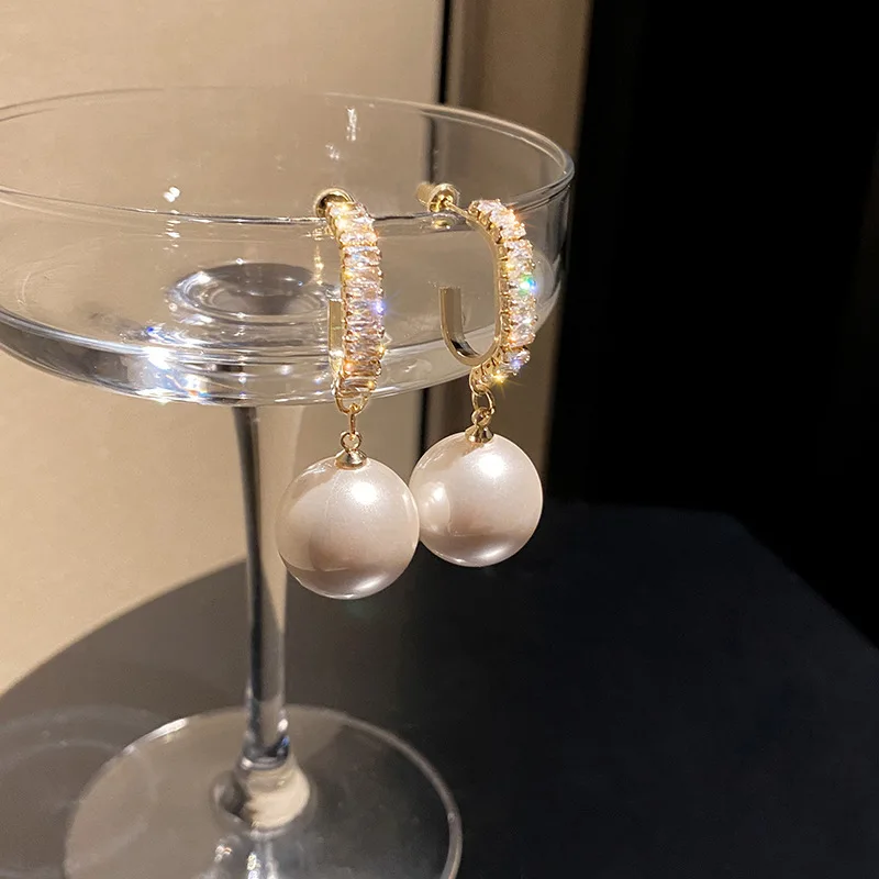 

2021 New Korean Oversized White Gray Pearl Hoop Earrings For Women C Shaped Zircon Big Drop Wedding Party Female Jewelry Gift
