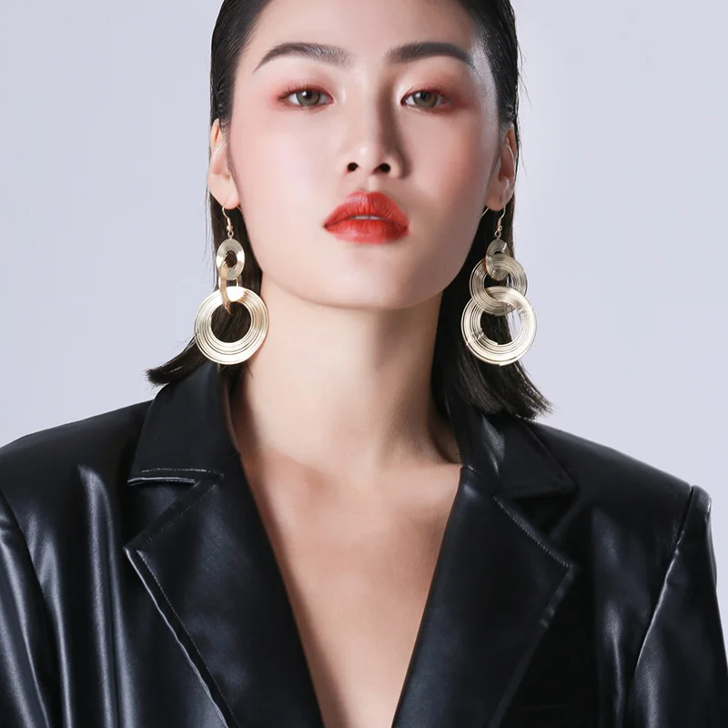 

Europe and the United States exaggerate earrings new tide female 2021 summer small temperament, senior feeling atmosphere pendan