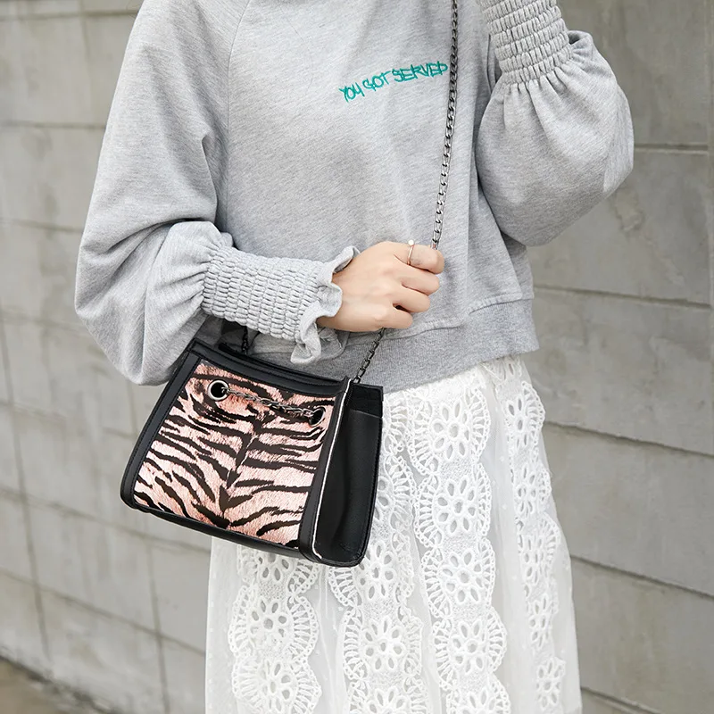 

Women's Small Bag High-Grade Shoulder Bag Leopard Handbag Chain Messenger Bag