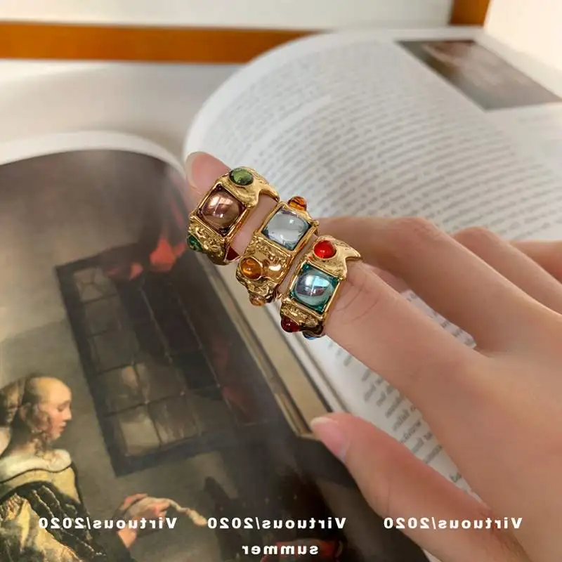 

Virtuous Niche Vintage Inlaid Colored Gemstone Ring Irregular Gold Mondomondo