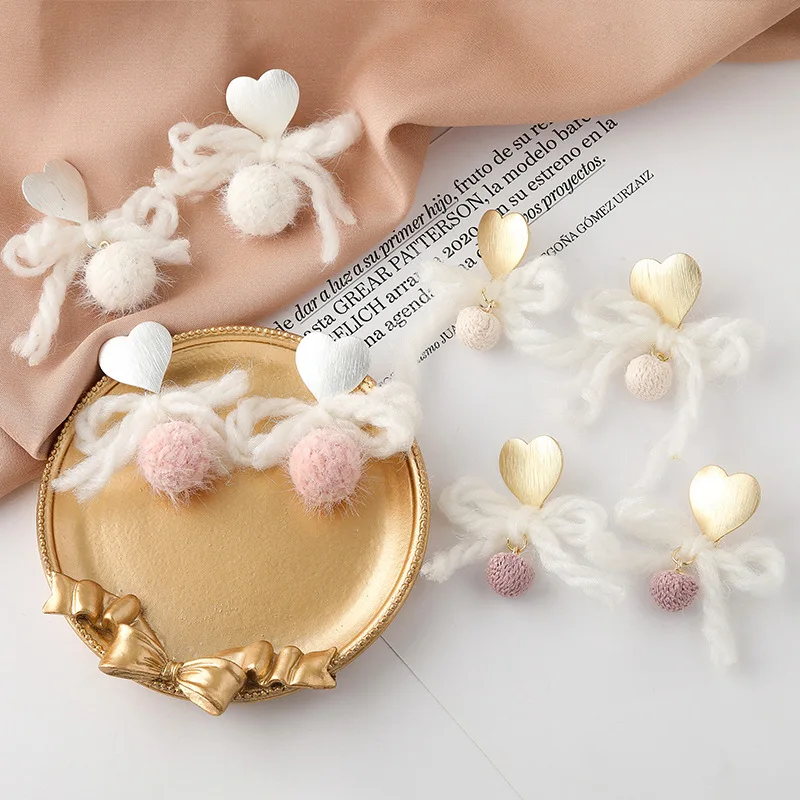 

Hair ball earrings love plush earrings fall/winter earrings 2020 new pierced ear clips female D305