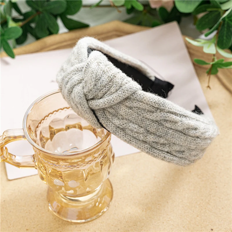 

Women Winter Knitted Headband Middle Knotted Hair Hoop Solid Color Hair Accessories Girls Women Wide Brimmed Casual Headwear