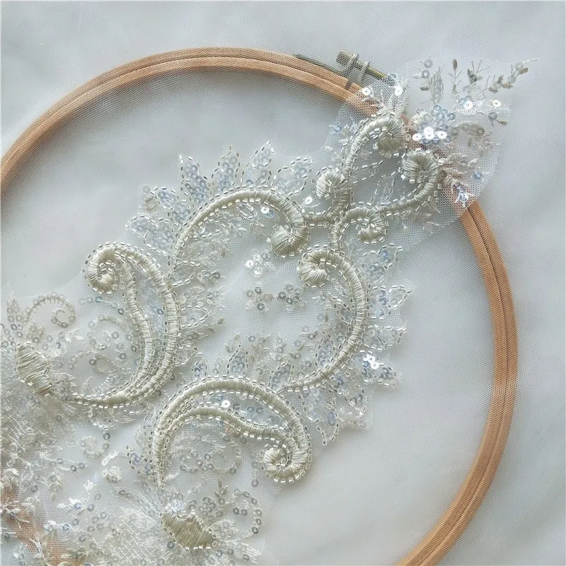 Новое высококачественное серебристое белое с бусинами блестками аппликациями