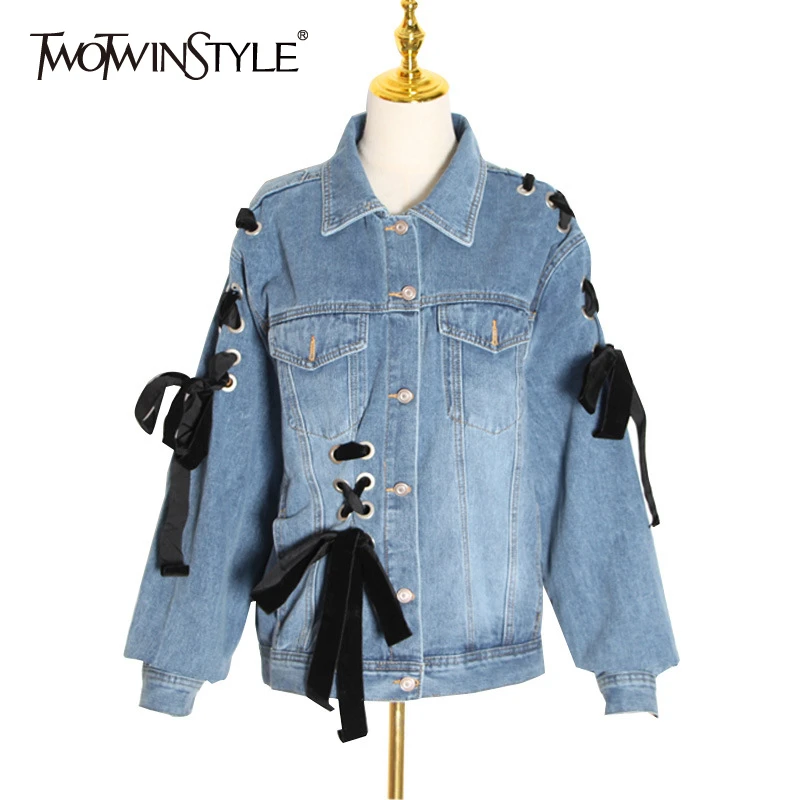 Женская джинсовая куртка TWOTWINSTYLE Весенняя уличная с отложным воротником и