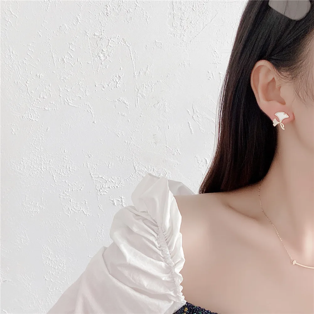 

High Quality Unique Ginkgo Leaf Stud Earrings For Women Zirconia Natural Shell Fashion Jewelry Pendientes Wholesale S925 Pin