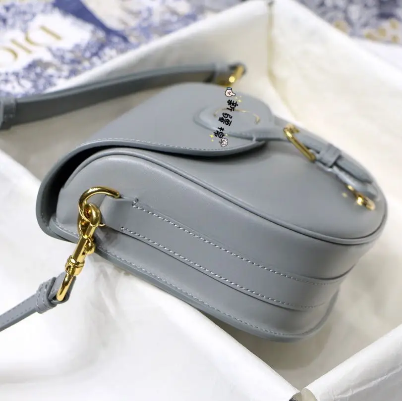 

2021 Fashionable Simple Leather Vintage Saddle Bag for Women Shoulders Messenger Small Bag for Women Purses and Handbags Luxury