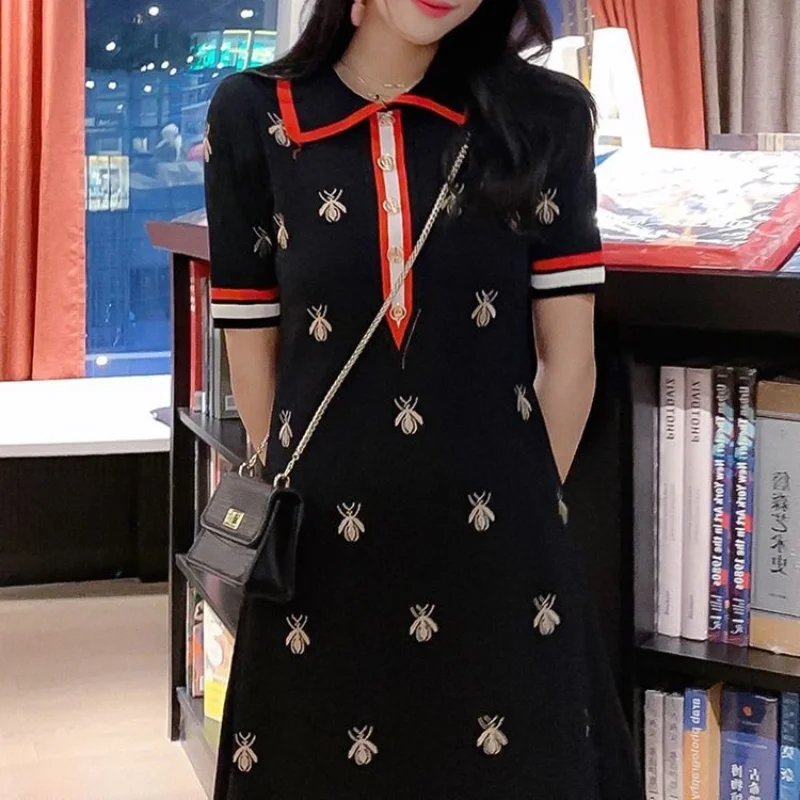 

2021 Spring and Summer New Small Fragrant Style Socialite Temperament Bee Embroidery POLO Collar Simple Knit Slim Dress Women