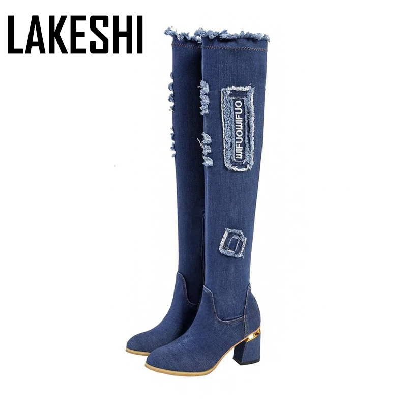 Женские джинсовые сапоги выше колена с острым носком на толстом высоком каблуке