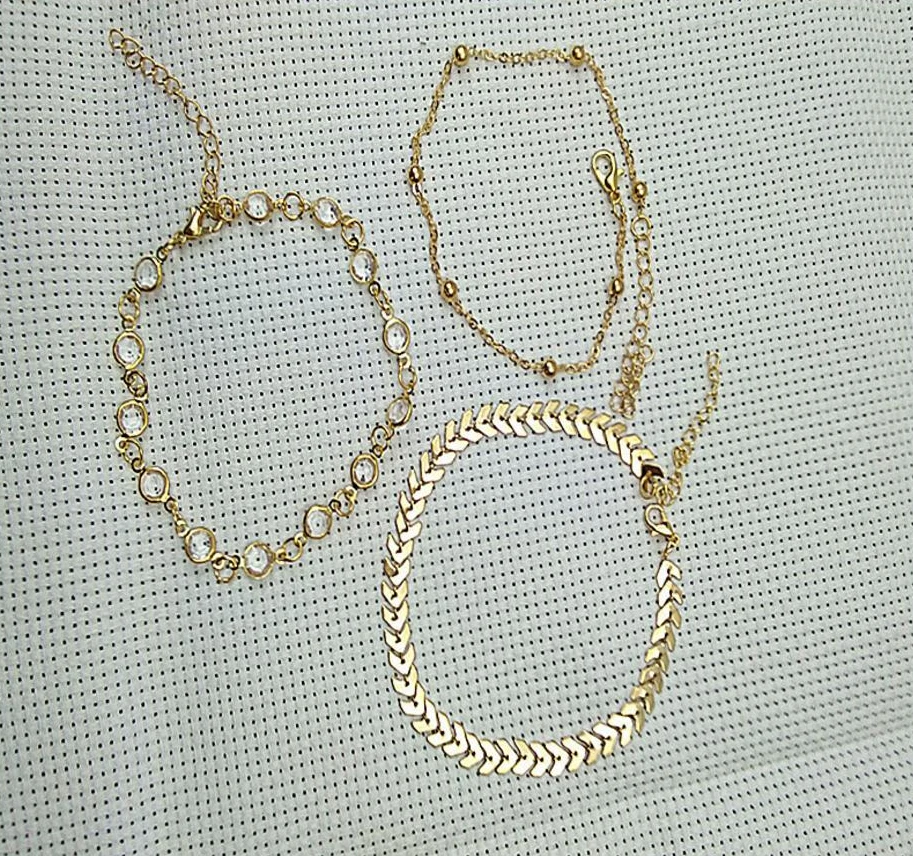 Многослойный браслет на ногу с бусинами и металлической цепочкой золотым