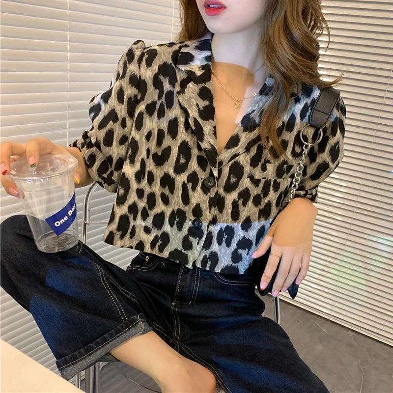 

Tops Women Tailored Collar Short Sleeve Leopard Print Blouse Summer Fashion Vintage Tops Ladies Elegant Button Up Shirt Crop Top