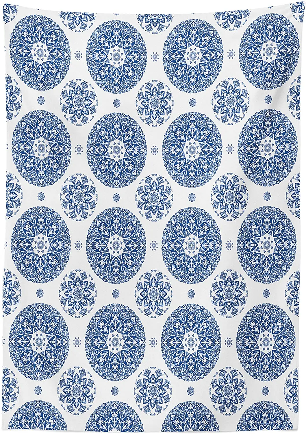 Кружевной чехол в французском стиле с цветочным кружевным орнаментом виде