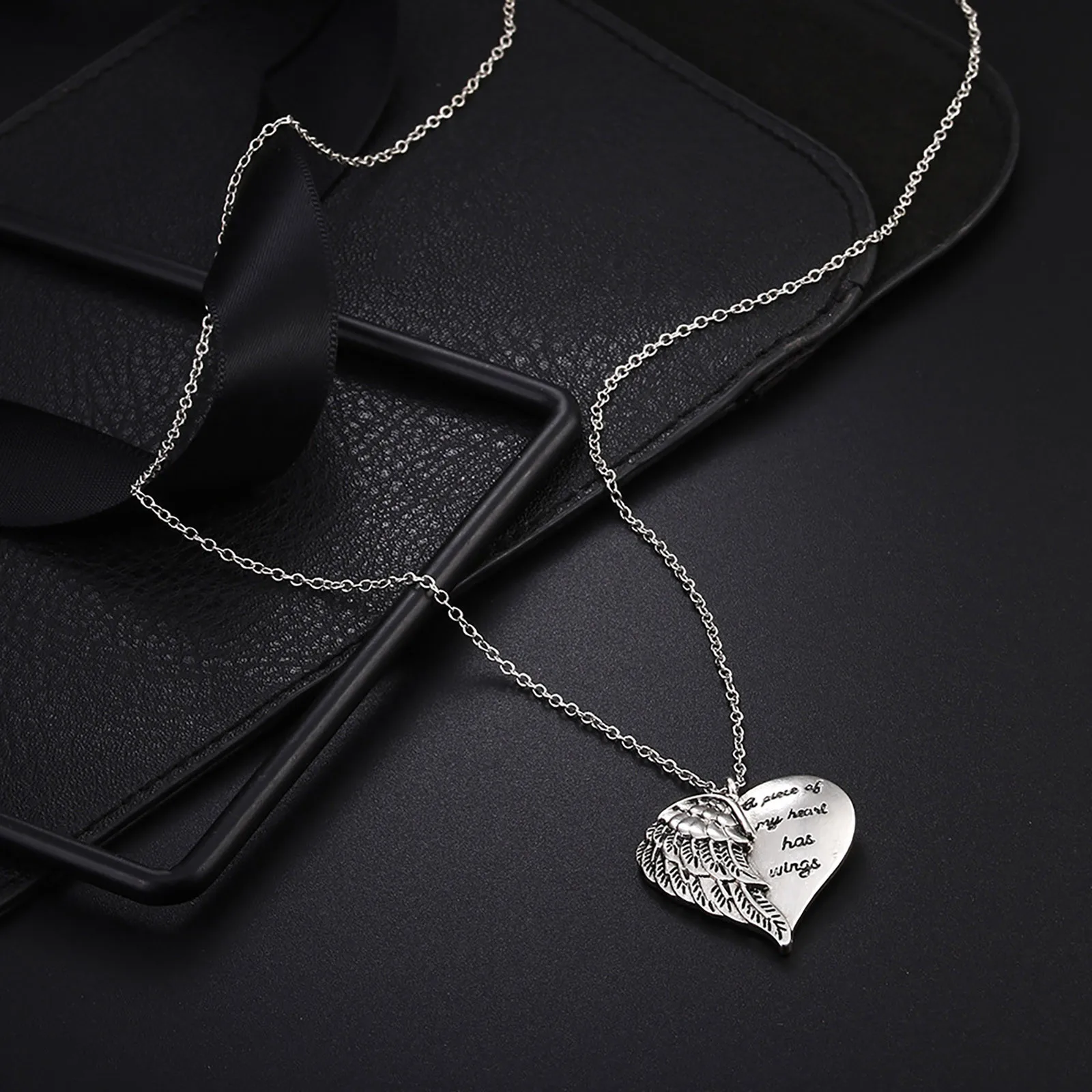 

Women's Vintage Angel Wings Heart Necklace Unique Gift Party Exquisite Product High-quality Fast Delivery Collar #541