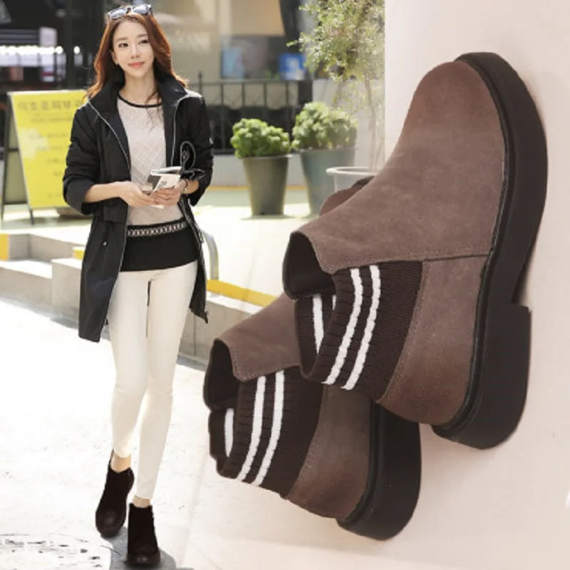 

2019 autumn new ladies casual short boots wild lightweight comfortable breathable round head women's boots Korean version