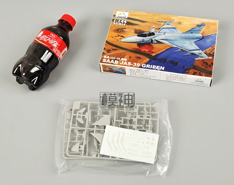 Пластиковая Сборная модель самолета в масштабе 1: 144 шведская SAAB JAS 39 GRIPEN