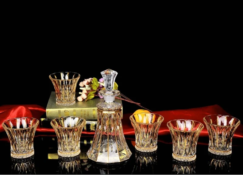 

luxury lead-free whiskey decanter set with 6 Pcs whiskey wine glass for Alcohol Bourbon Scotch 7 Pcs Set 200831-08
