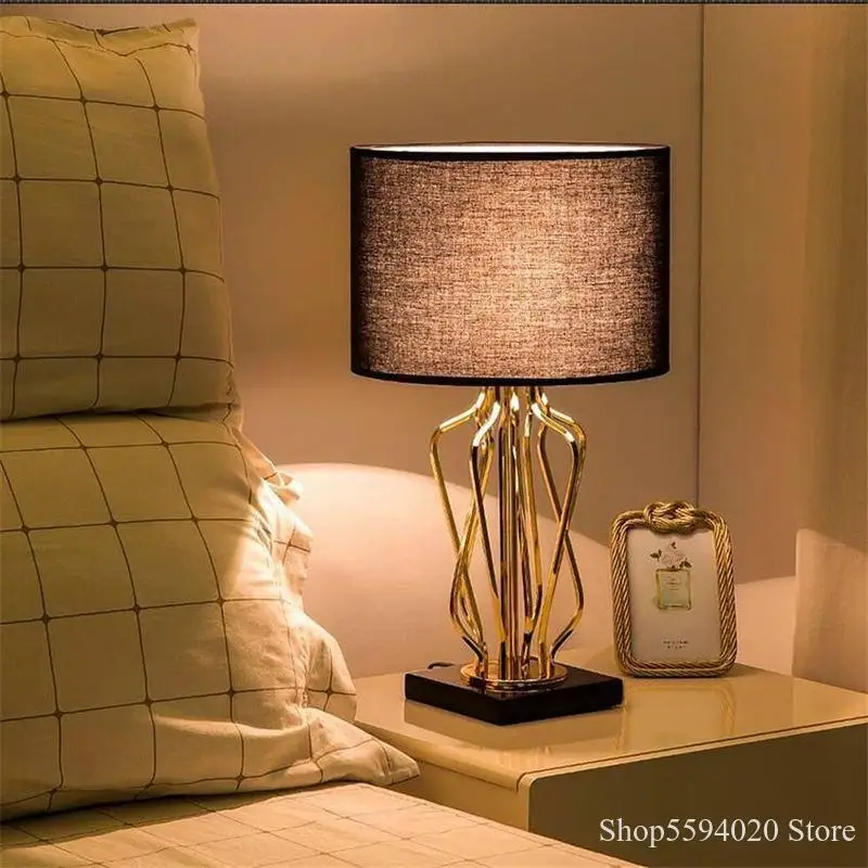Простая Современная настольная лампа в стиле постмодерн для гостиной