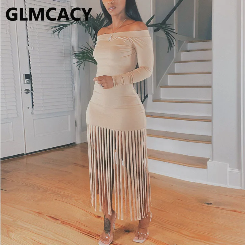 

Женское однотонное облегающее платье с длинным рукавом, открытыми плечами и кисточками