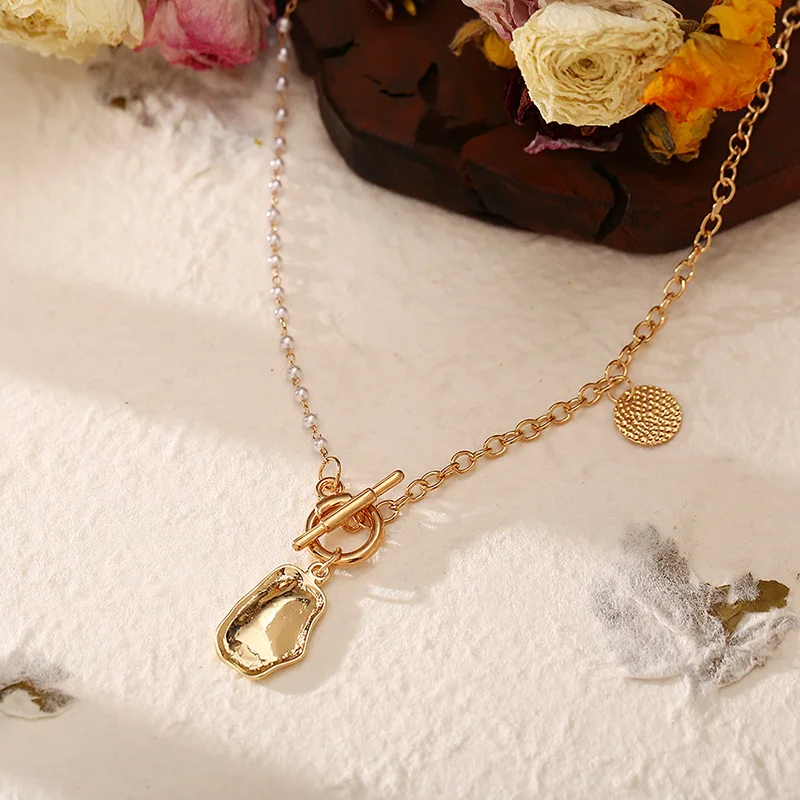 

Vintage Asymmetric Gold Pearl Beads Choker Necklace for Women Statement Irregular Coin Pendant Necklace 2021 Fashion Jewelry