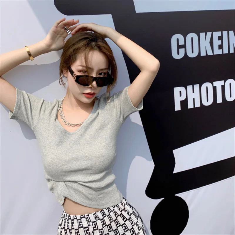 

Fashion all-match Slim detachable necklace bottoming shirt + high waist slimming slit printed flared pants