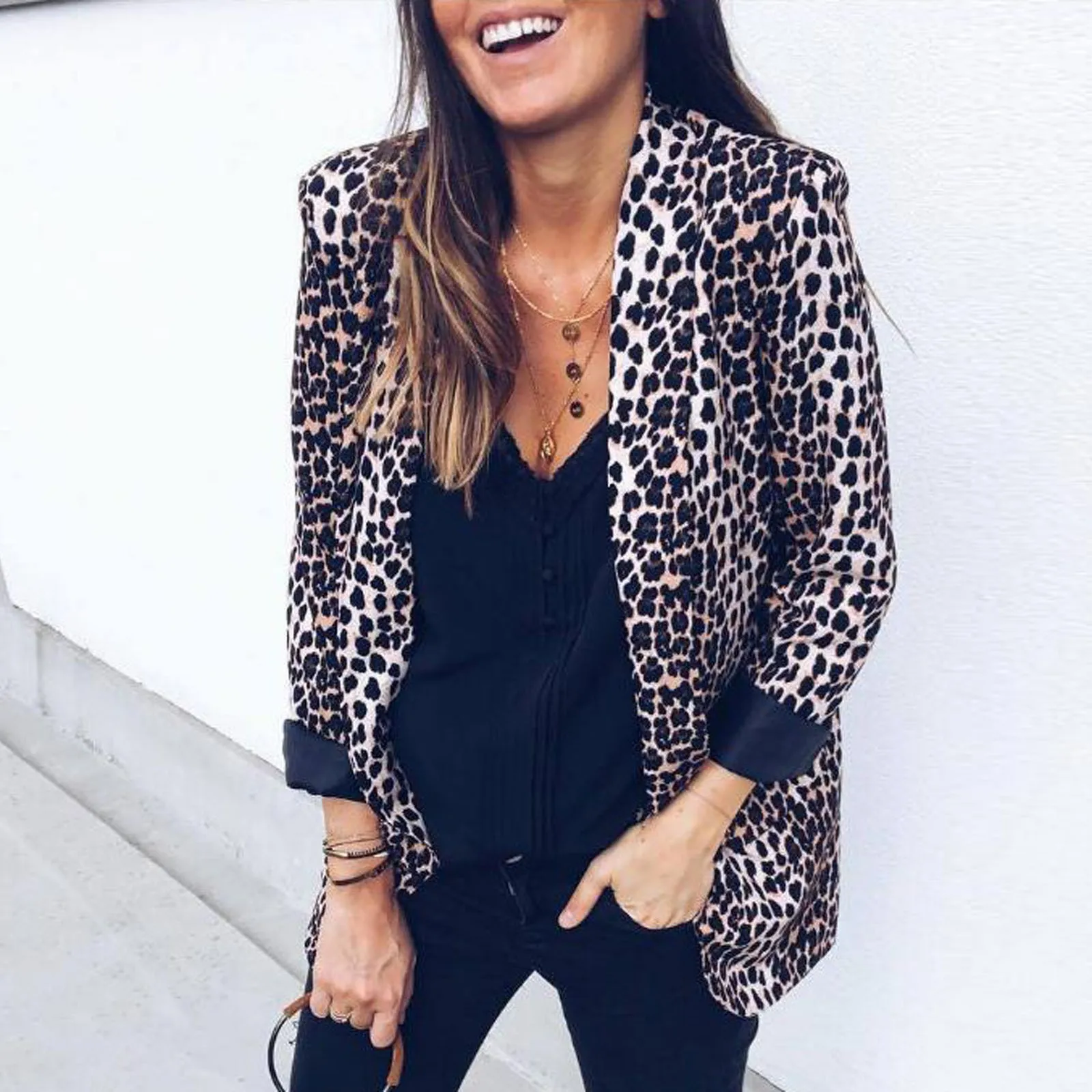

Женский блейзер на одной пуговице, с леопардовым отворотом