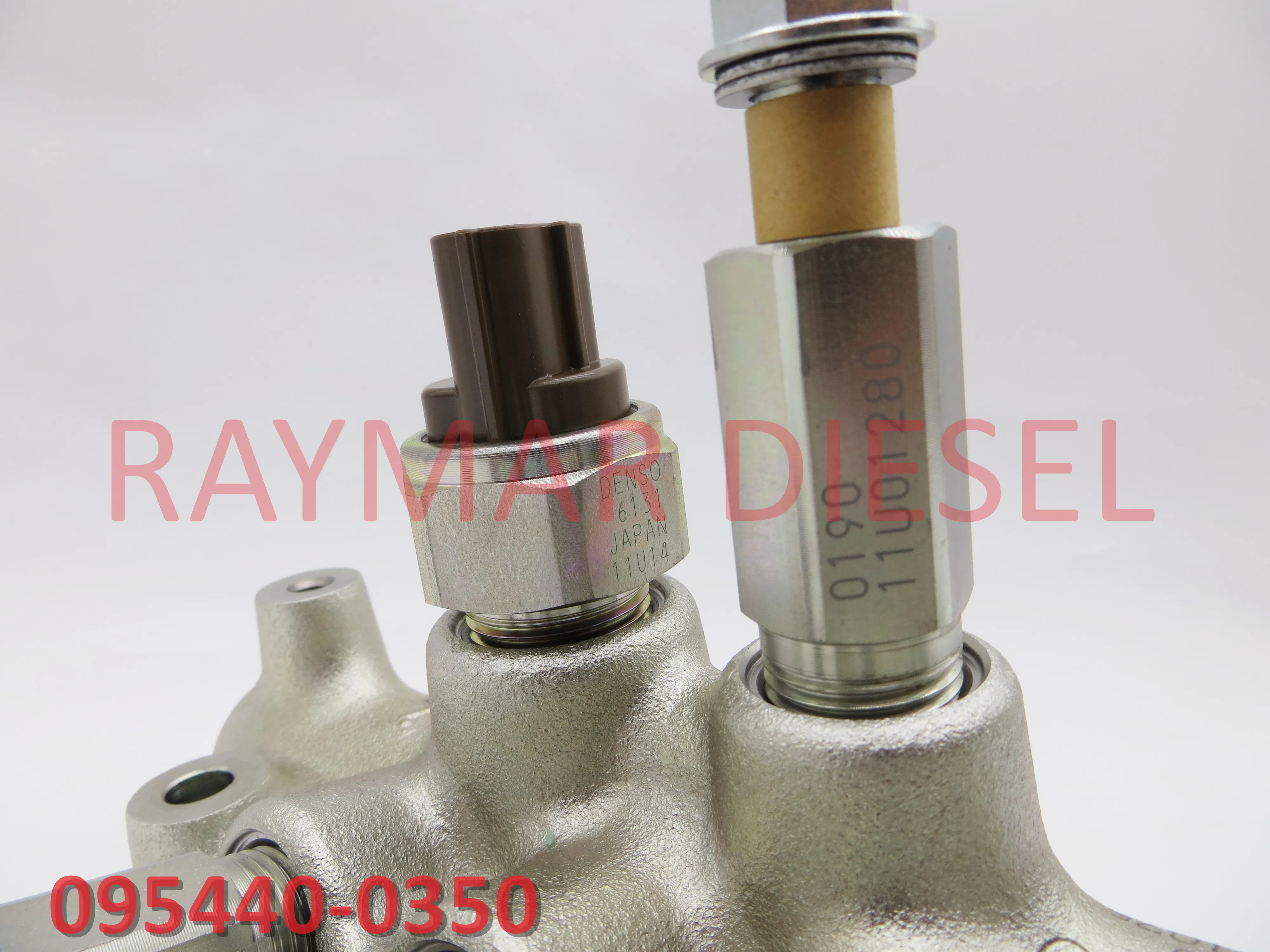 

GENUINE BRAND NEW DIESEL D4D FUEL RAIL 095440-0350, 8973060633, 8-97306063-3 FOR 4HK1 ENGINE